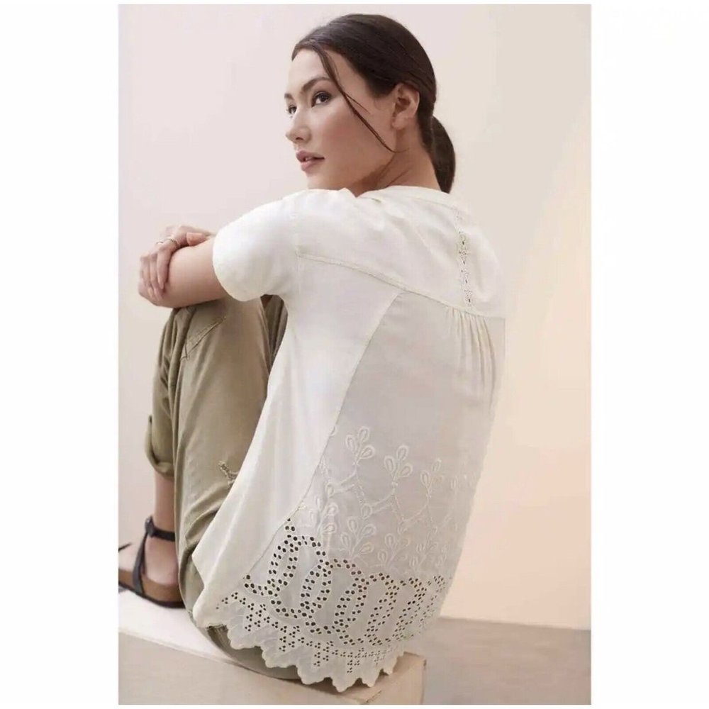 EUC Tiny Anthropologie Embroidered Eyelet Lace Cream Top T Shirt Flowy Large